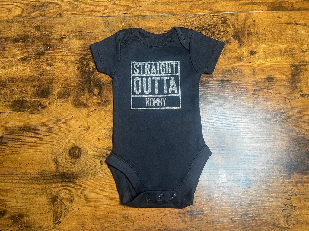 Straight Outta Mommy 0-3 Months Baby Short Sleeve Black Onesie(Glitter Gray)